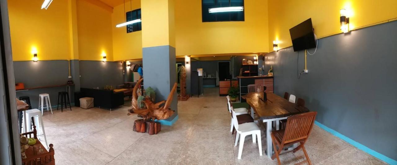 Gate 14 Inn Nakhon Phanom Buitenkant foto